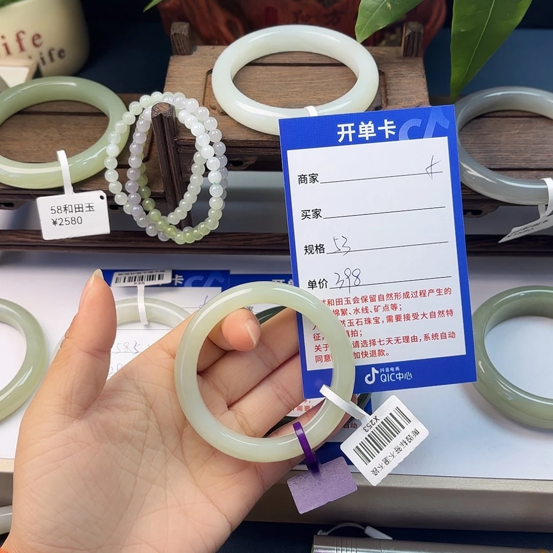 和田玉未镶嵌手镯