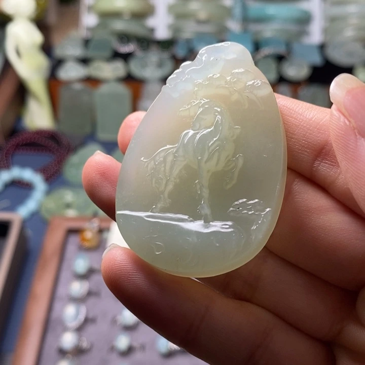 蛇纹石玉未镶嵌颈饰