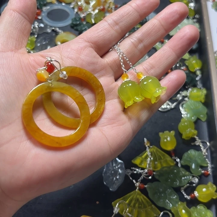 蛇纹石玉合金耳饰