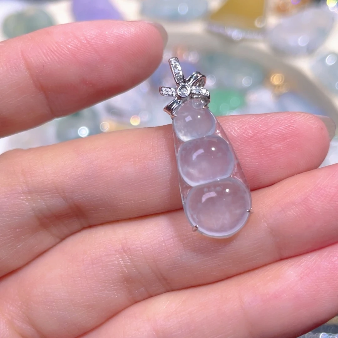 翡翠18K金镶嵌颈饰翡翠