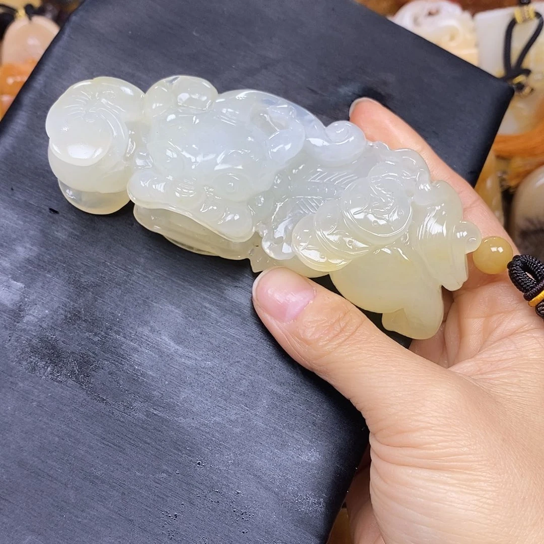 石英质玉（黄龙玉）颈饰未镶嵌