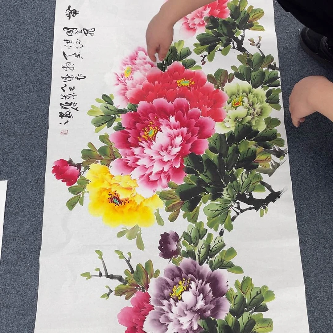 国画卖字画的小男孩