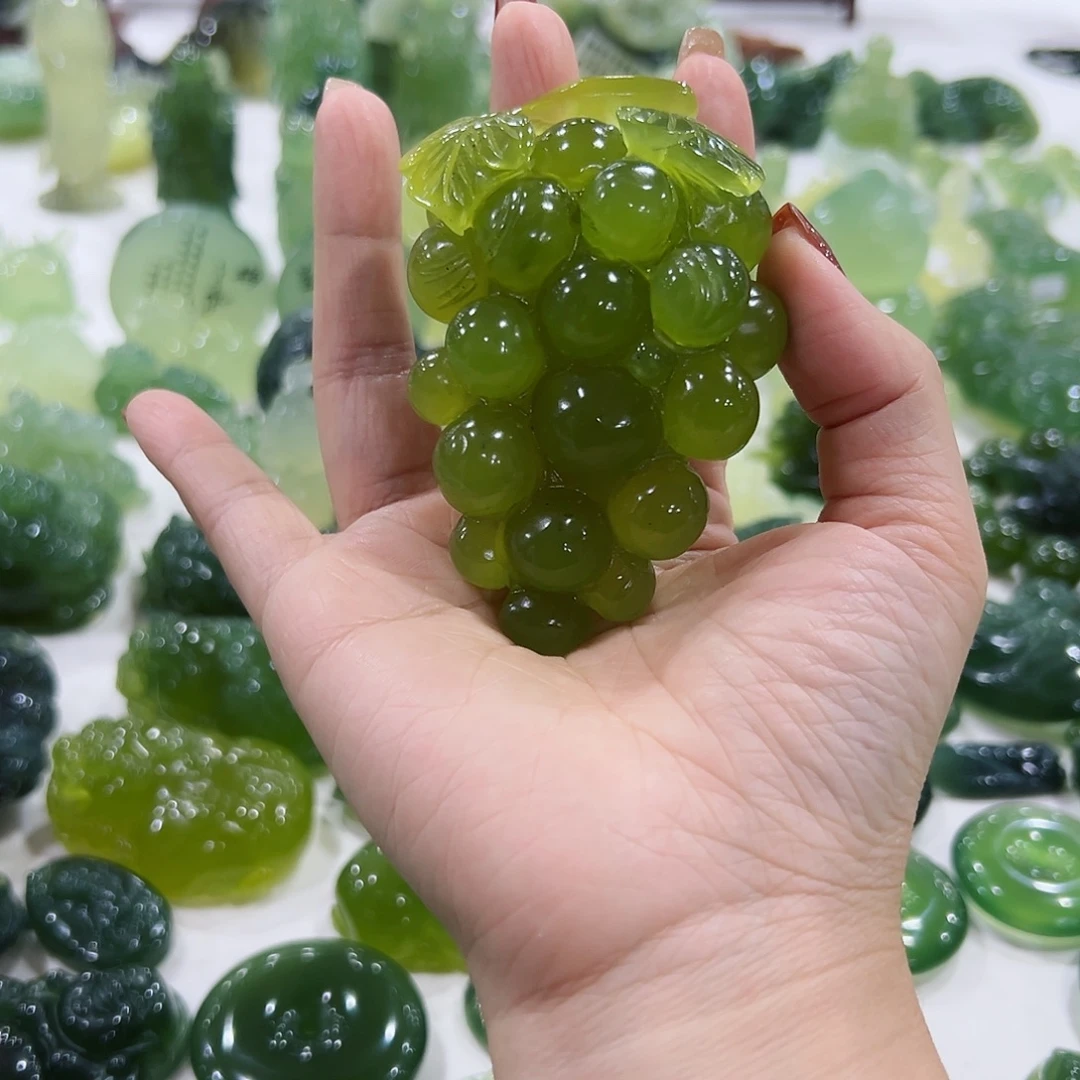 用***2蛇纹石玉未镶嵌葡萄