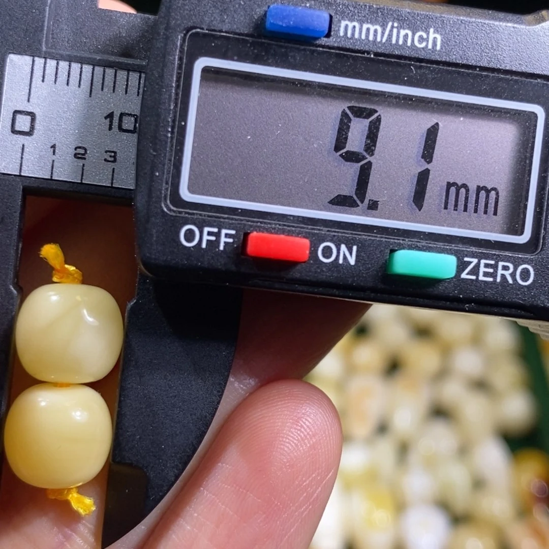 蜜蜡未镶嵌裸石配饰