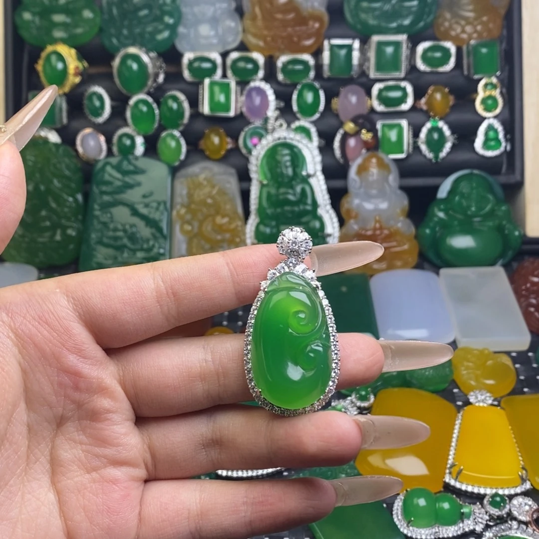相***份玛瑙/玉髓合金颈饰