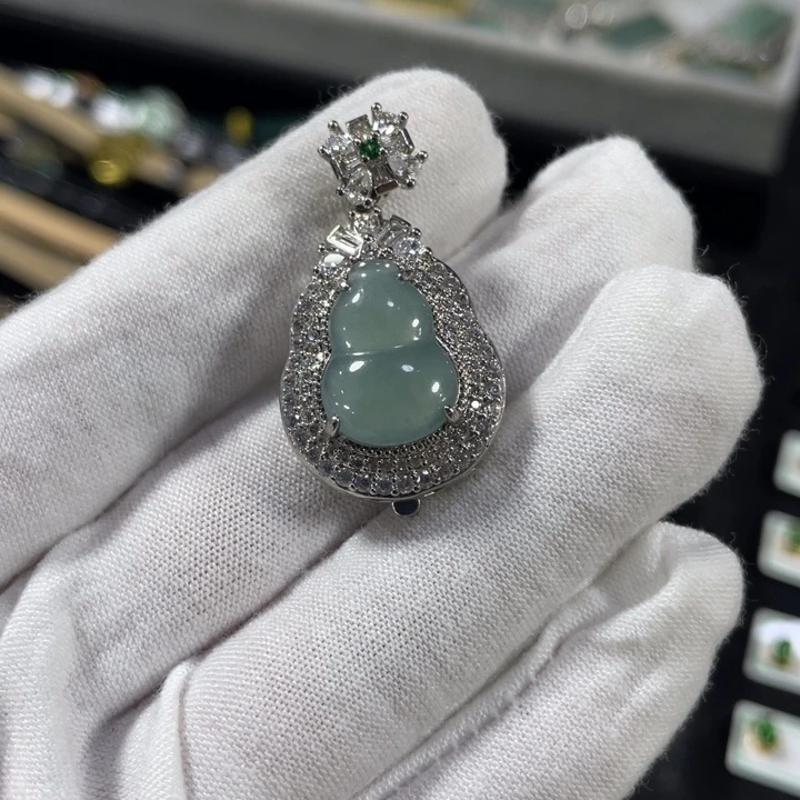 翡翠未镶嵌手链吊坠