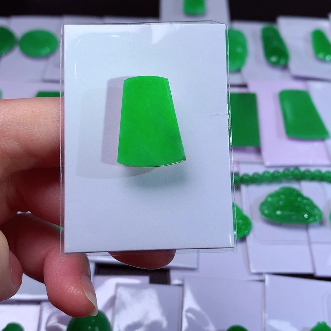 颈饰未镶嵌翡翠天然翡翠