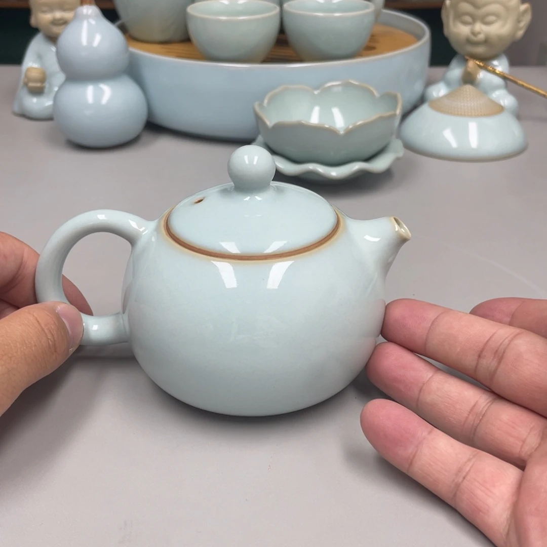 阿***哥瓷天青色瑕张君老师西施壶