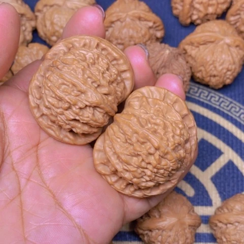 【闪购商品】文玩核桃吊坠小*风白狮子46