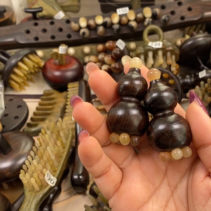 紫光檀羊角葫芦微瑕疵按摩梳两个