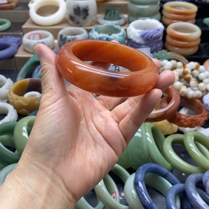 石英岩玉未镶嵌手镯