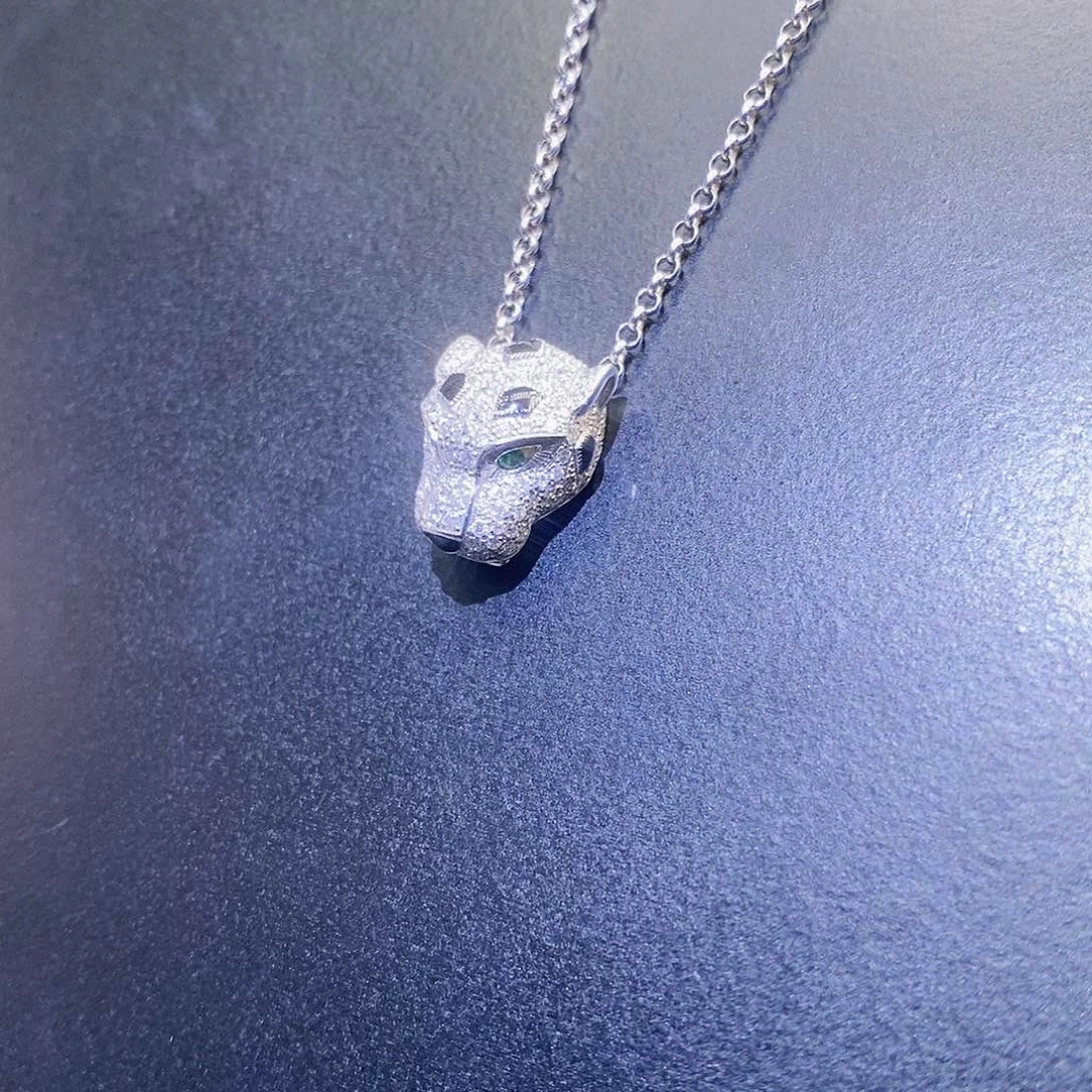 钻石项链18K金镶嵌祖母绿珐琅工艺满钻豹子头K白