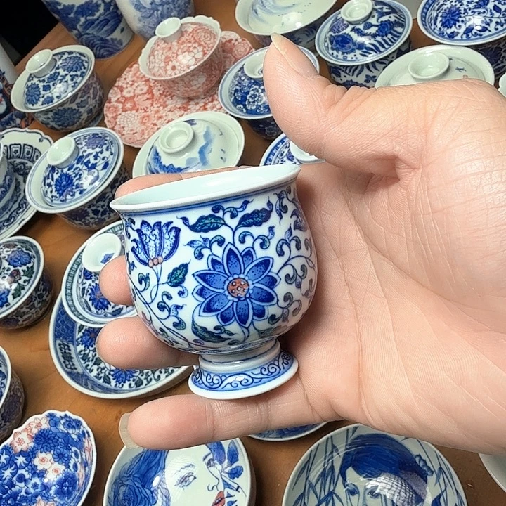 陶手绘缠枝莲点工釉下五彩