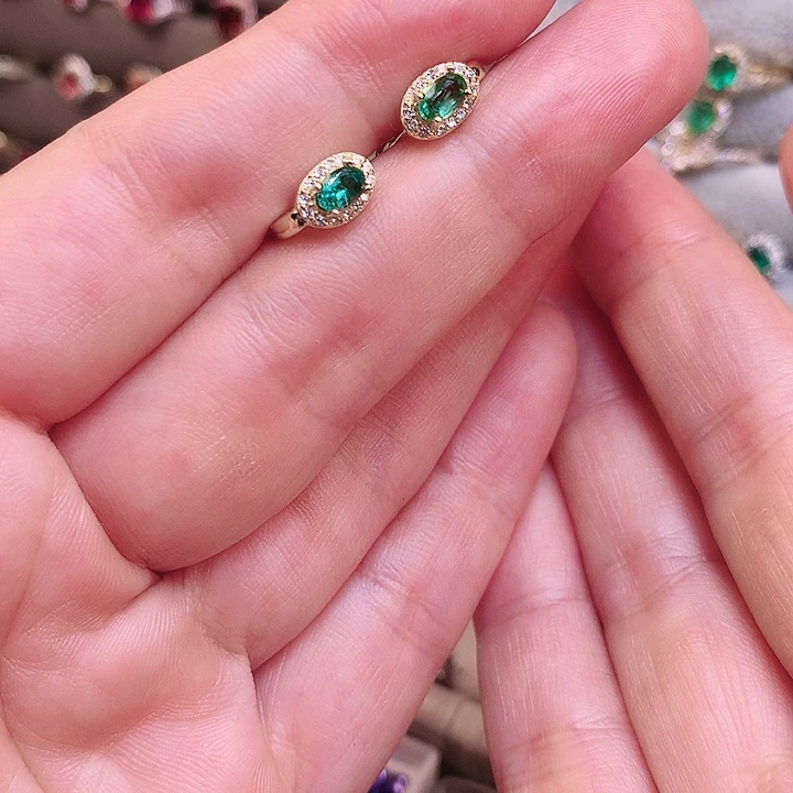 刘***满耳饰银S925镶嵌祖母绿