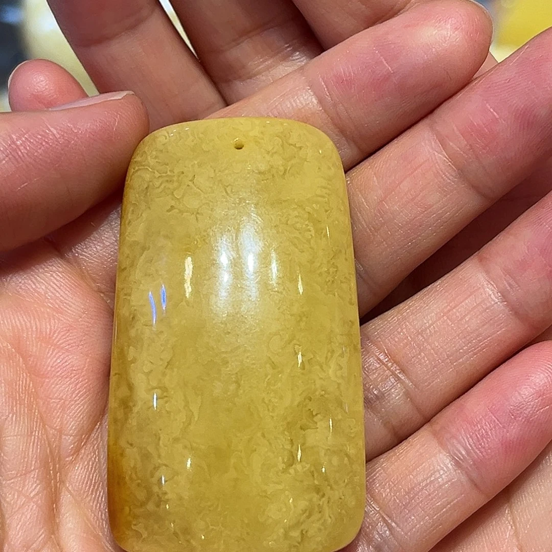 琥珀颈饰未镶嵌吊牌