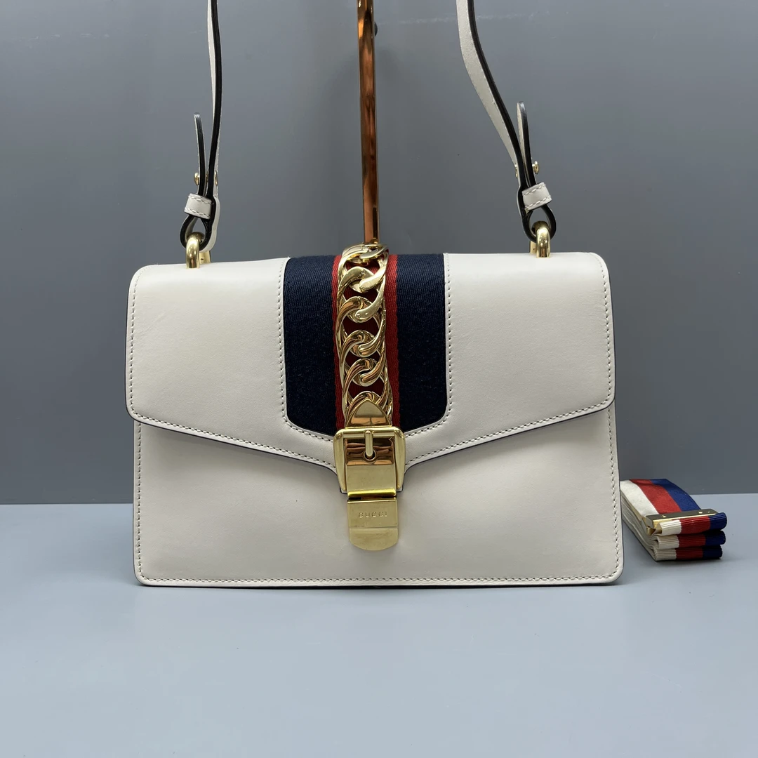 95新 GUCCI/古驰 白色中号Sylvie邮差包 尺寸26*17 SV16611