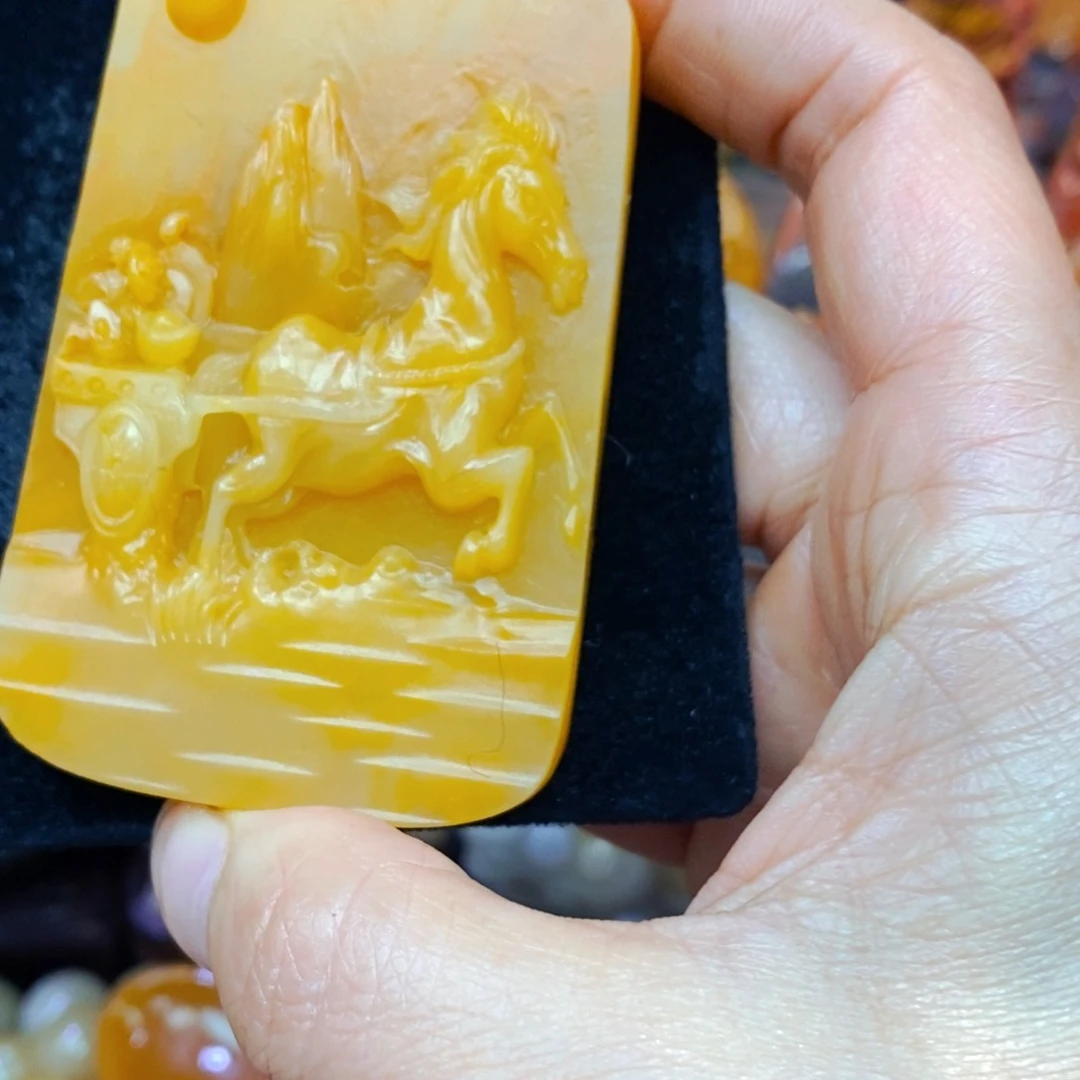 未镶嵌石英质玉（黄龙玉）项链