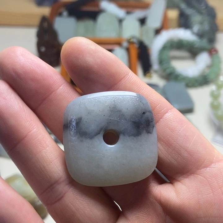 旺***仔和田玉未镶嵌颈饰