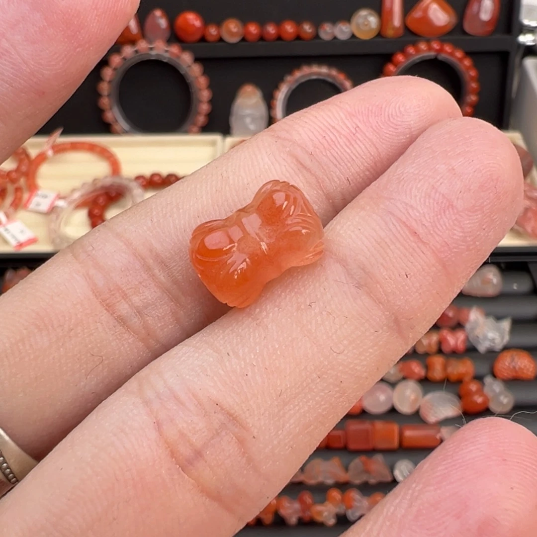 南红玛瑙未镶嵌颈饰并蒂莲
