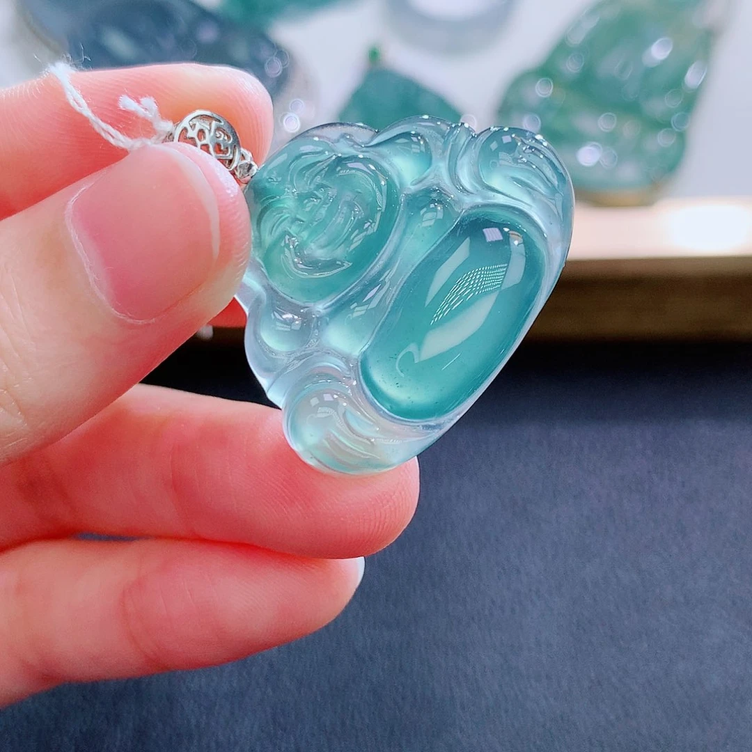 翡翠挂件未镶嵌翡翠