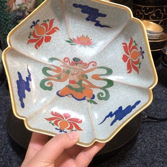 瓷片瓷器一件，品相完好