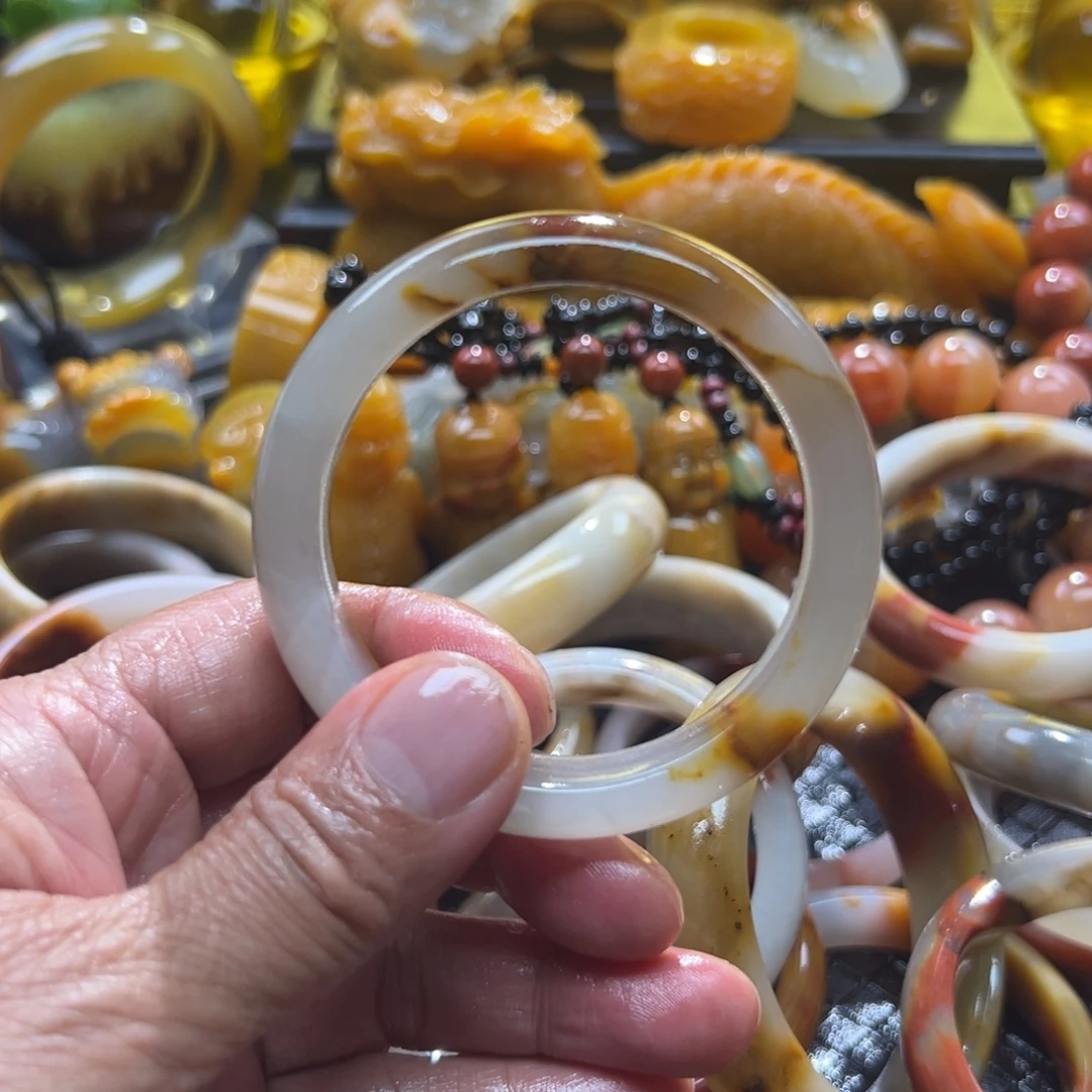 揽***镡石英质玉未镶嵌颈饰