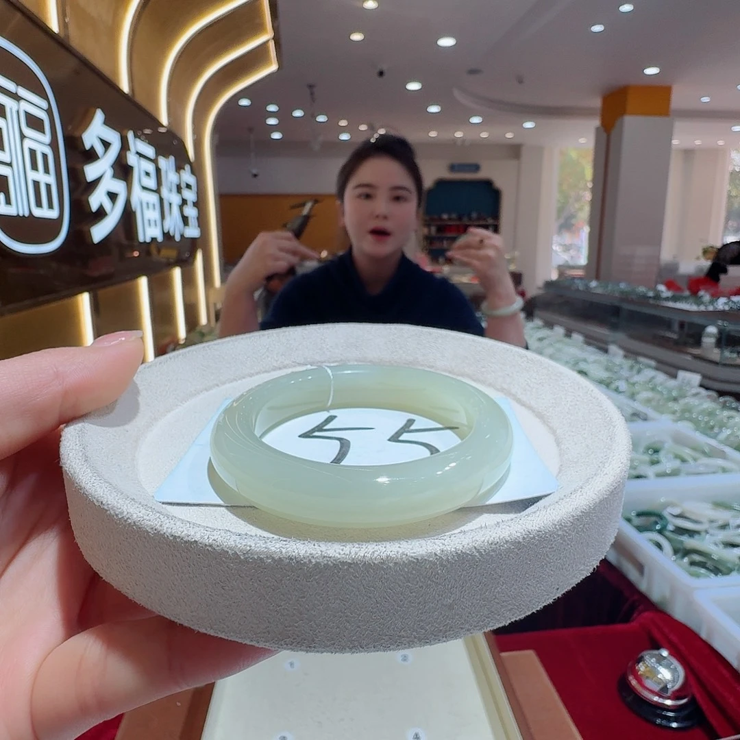 和田玉未镶嵌手镯83