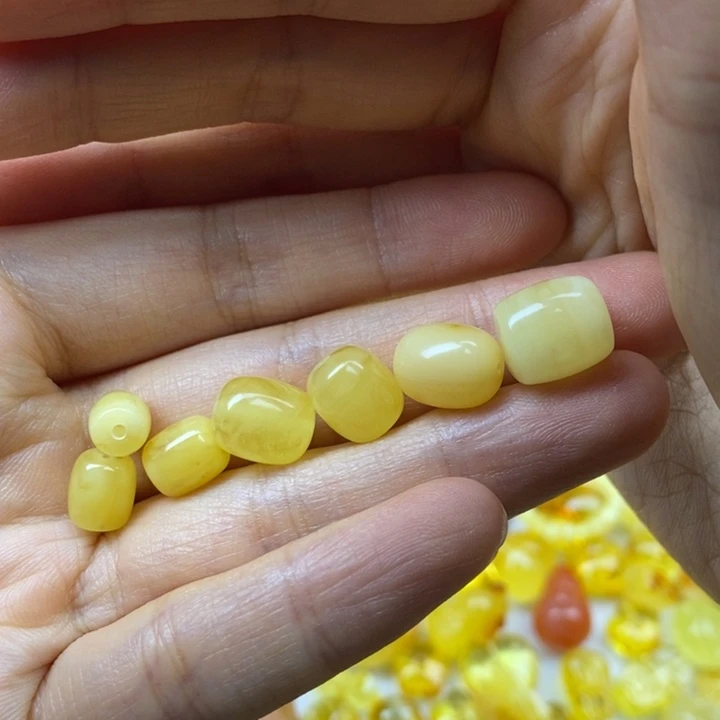 未镶嵌蜜蜡裸石是*暖微瑕