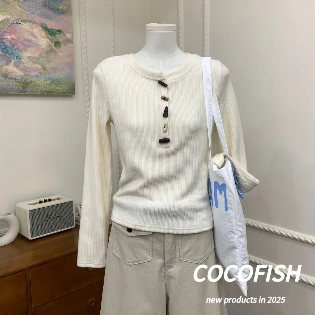 设计感牛角扣圆领修身显瘦针织长袖T恤#07770