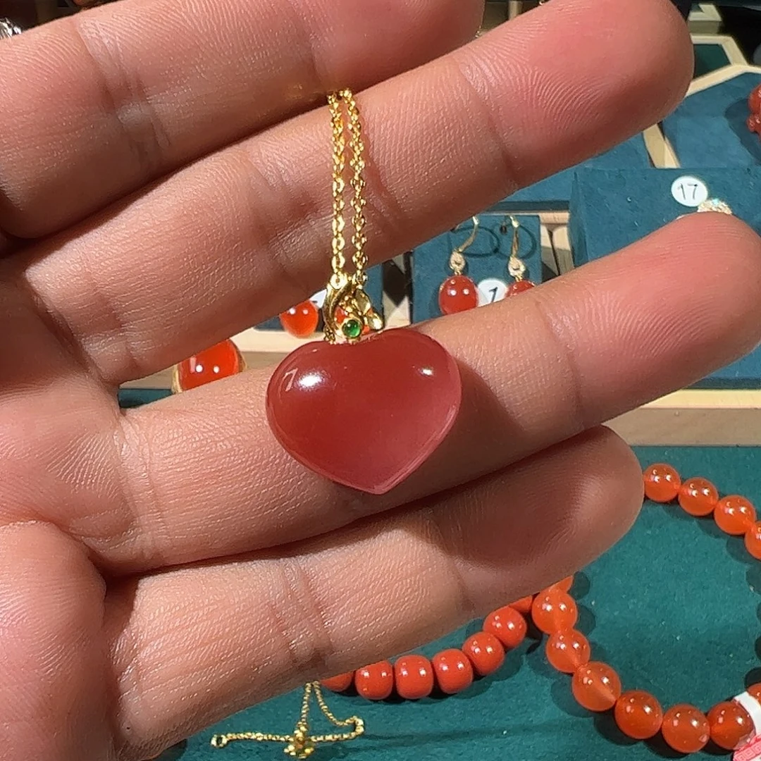 南红玛瑙18K金镶嵌颈饰