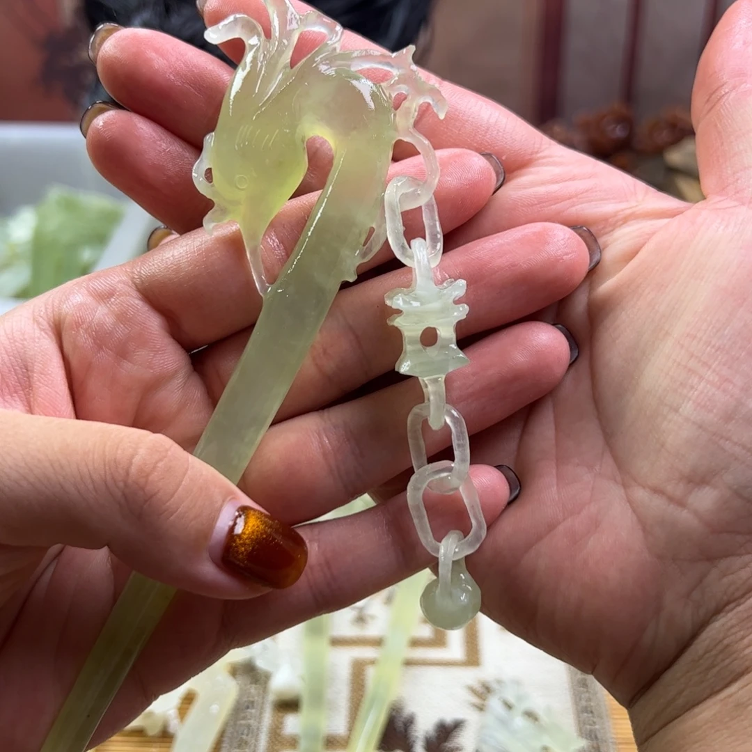 大***喵未镶嵌蛇纹石玉发簪