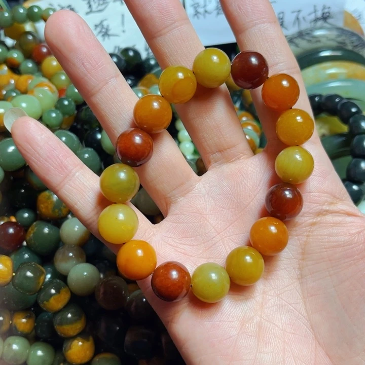 蛇纹石玉颈饰合金