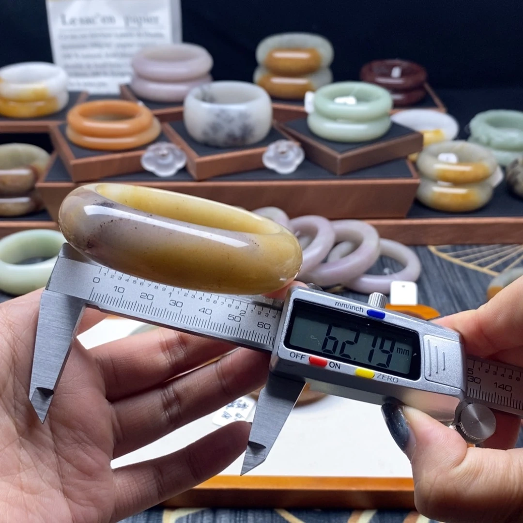 石英质玉未镶嵌手镯