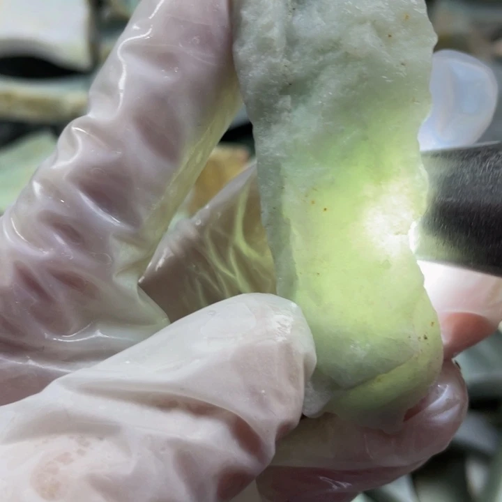 翡翠吊坠(不含链)未镶嵌天然翡翠边角料