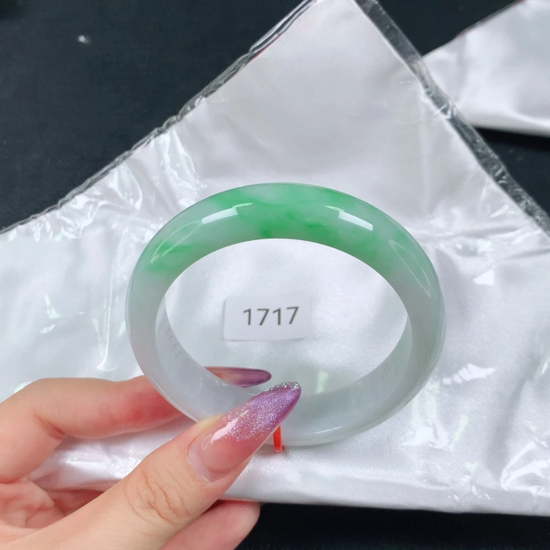 翡翠未镶嵌手镯天然翡翠手镯04