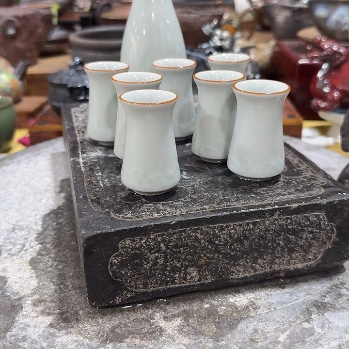 莲***晚主人杯一个，瓷。。。主人