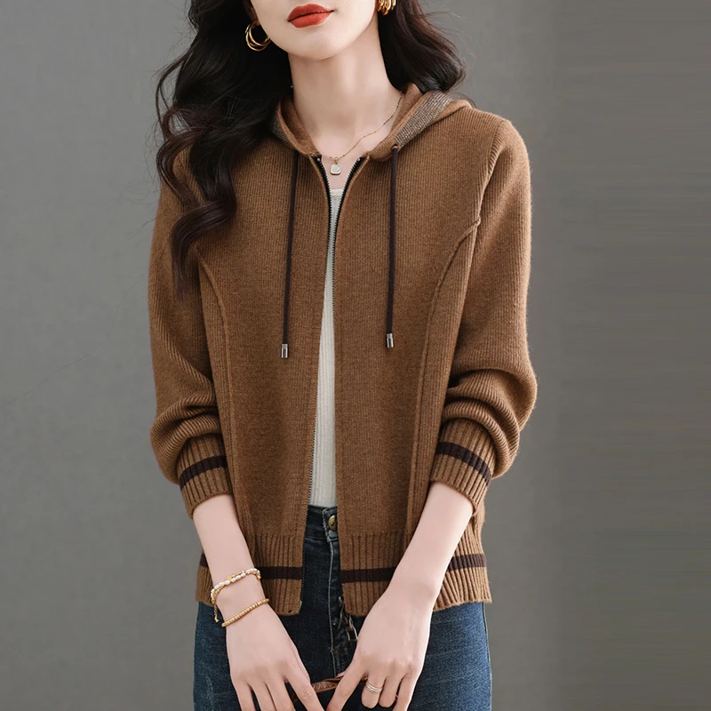 女士短外套春秋中年妈妈春装2025年新款女装早春连帽卫衣针织衫女