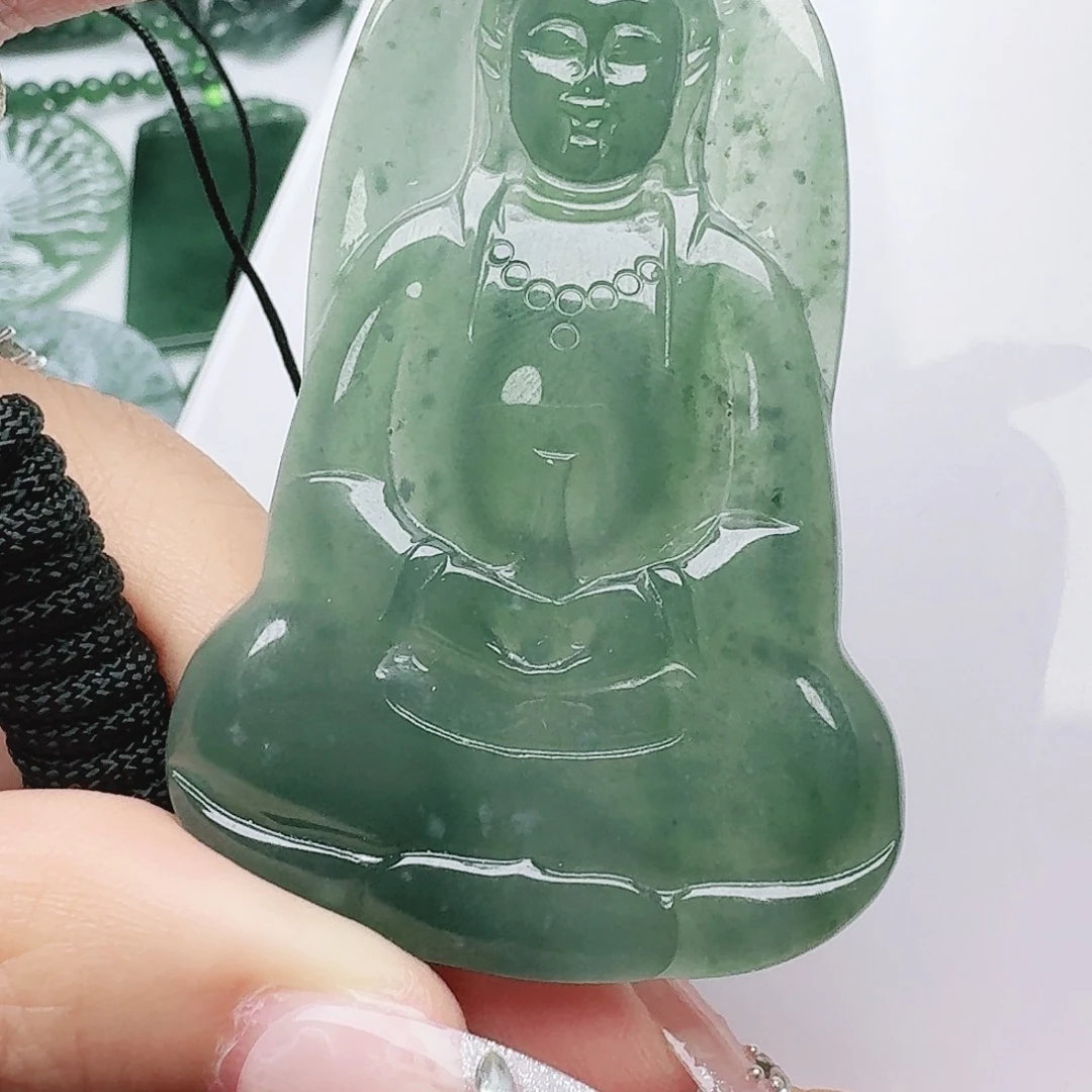 翡翠未镶嵌颈饰多样性发其一