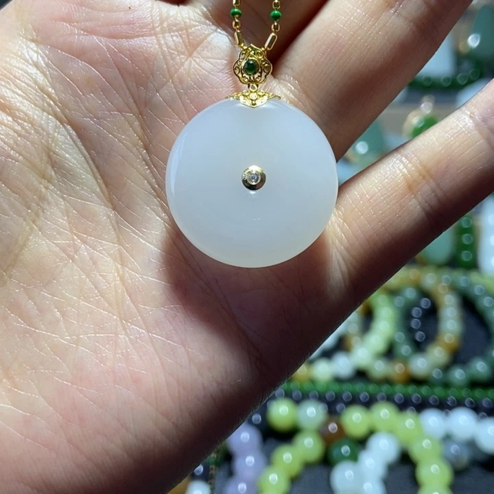 和田玉18K金镶嵌吊坠(不含链)