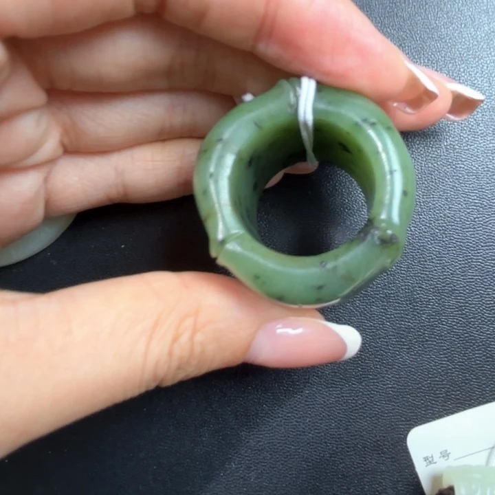 和田玉未镶嵌颈饰二****）