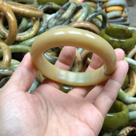 未镶嵌蛇纹石玉手镯陌*