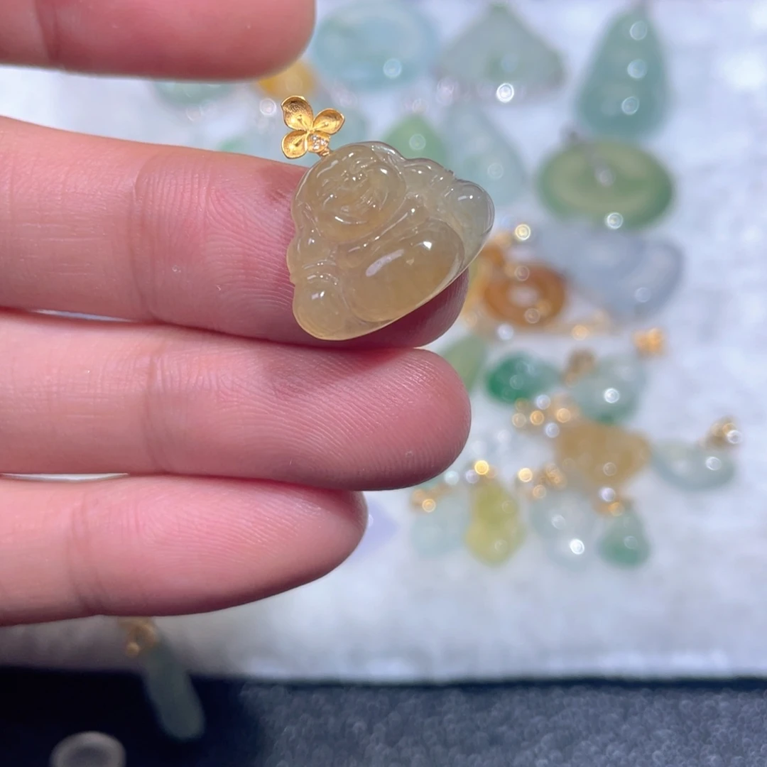 翡翠18K金镶嵌颈饰翡翠