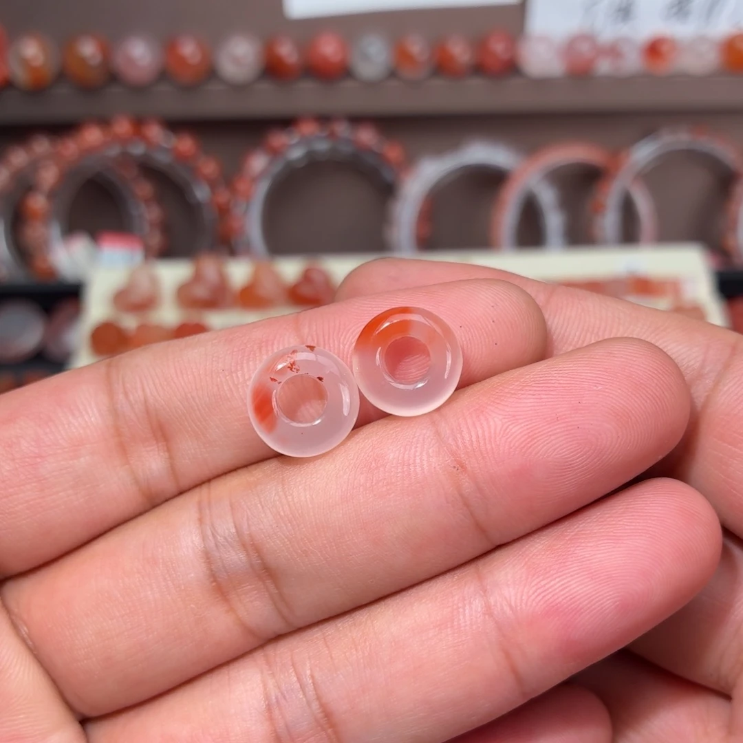 南红玛瑙未镶嵌川料两颗甜甜圈