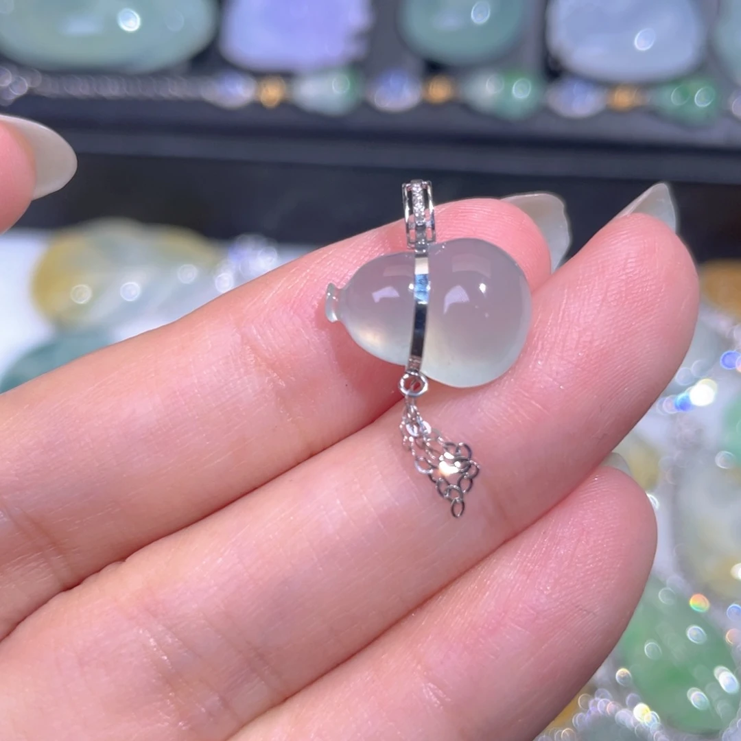 颈饰18K金镶嵌翡翠翡翠