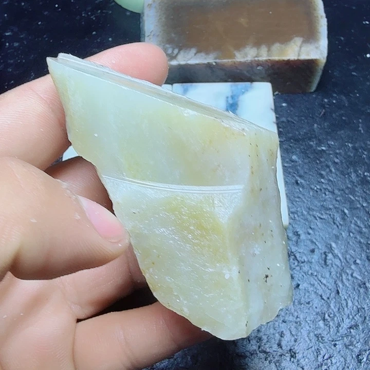 和田玉（糖玉）未镶嵌珠宝奇石