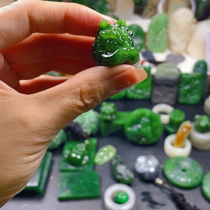 和田玉未镶嵌珠宝半成品