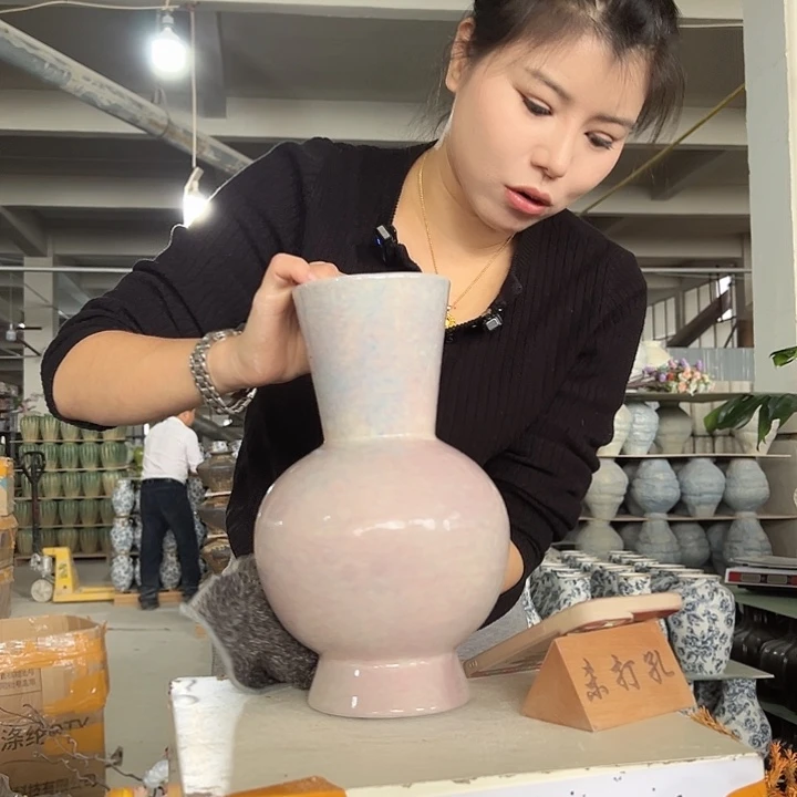景德镇陶瓷花瓶工厂