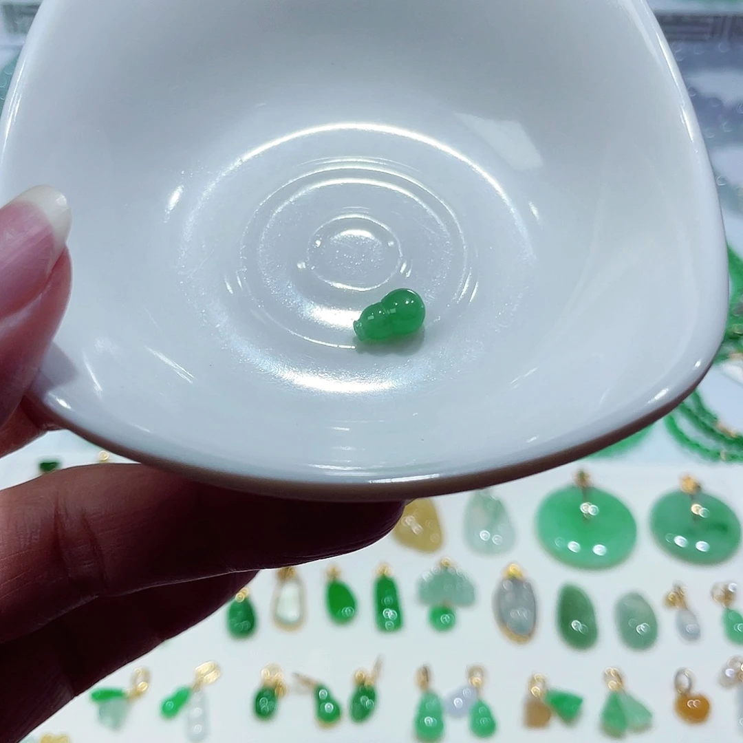 绾***绾翡翠未镶嵌手链天然缅甸翡翠A货卡