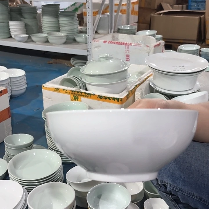 瓷片八英寸白色罗汉碗两个，微瑕包邮