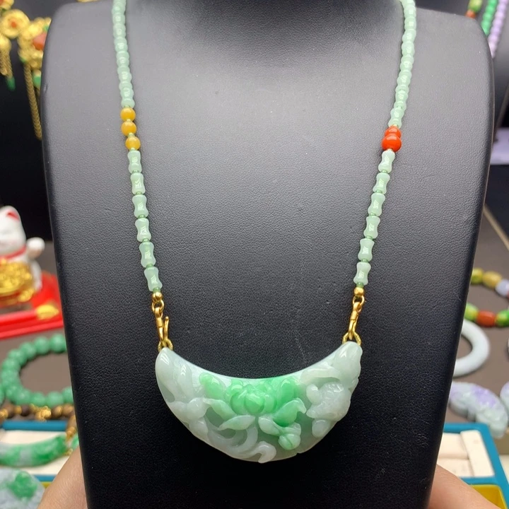 翡翠未镶嵌颈饰翡翠弯弯